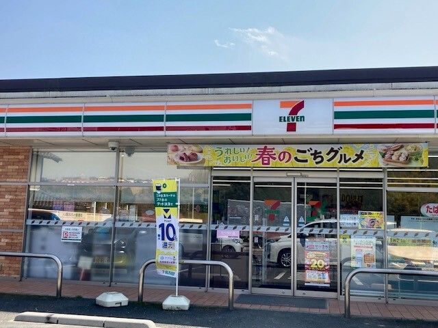 コンビニ　セブンイレブン 綾部下八田店（コンビニ）まで550m