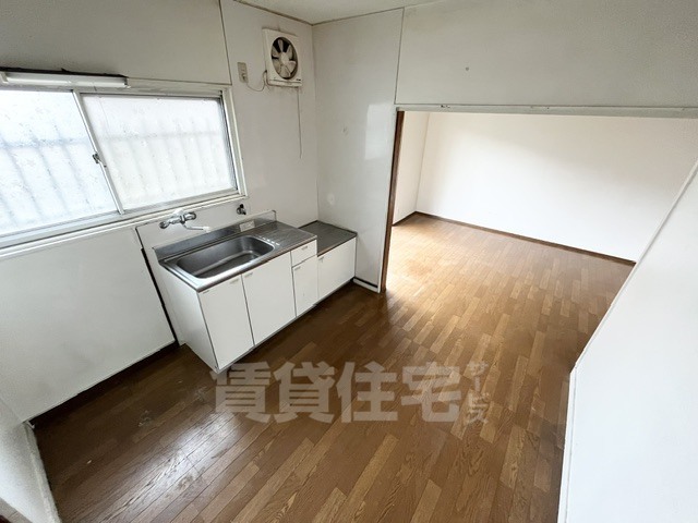 中曽司町戸建の居間写真