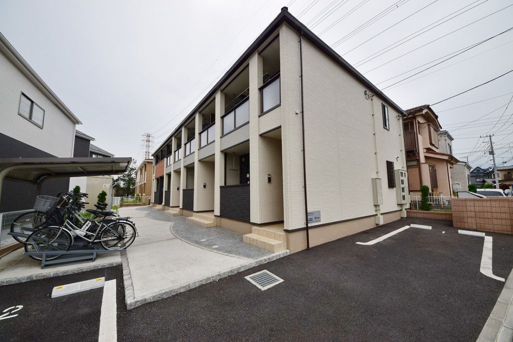 建物外観　駐車場