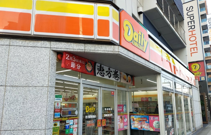 コンビニ　デイリーヤマザキ 名古屋駅西店（コンビニ）まで2220m