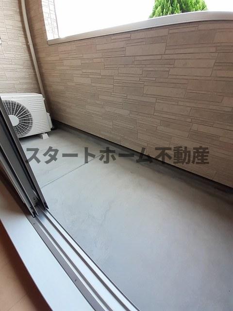 バルコニー　暖かな日差しのふりそそぐバルコニー