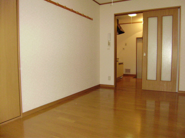 居室・リビング　キレイなフローリングのお部屋
