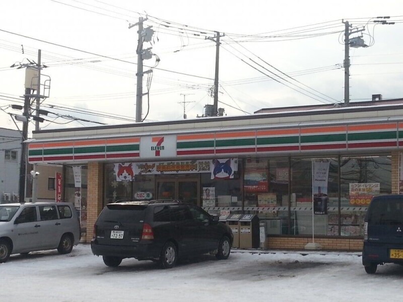 コンビニ　セブンイレブン月寒東5条店（コンビニ）まで219m