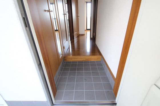 玄関　※別部屋の写真です