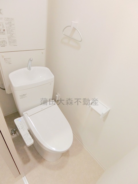トイレ　温水洗浄便座付きのトイレ