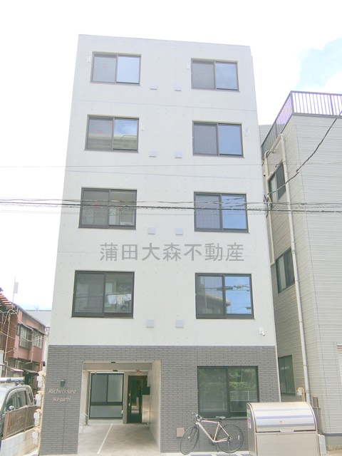 建物外観　2025年6月築　RC鉄筋コンクリート造地上5階建て総戸数1