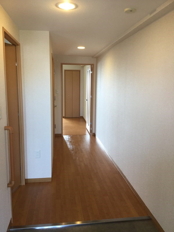 コーシャハイツ法円坂35号館の玄関写真