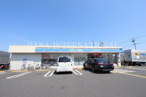 コンビニ　ローソン 三郷彦糸店（コンビニ）まで739m