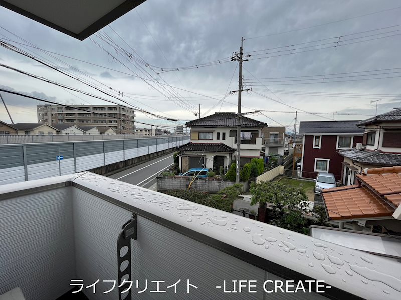 バルコニー　写真は203号室