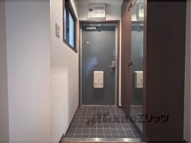 ネオハイツ八木西の玄関写真