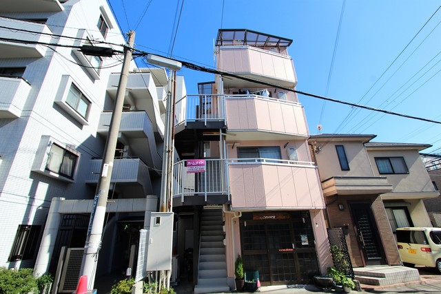 マンション三輪の外観写真
