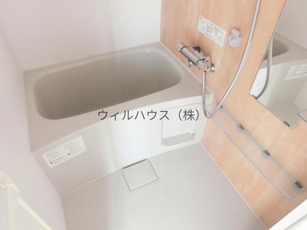 バス・シャワールーム　浴室乾燥機付きバス！