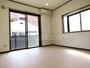 居室・リビング　２面に窓のあるお部屋です