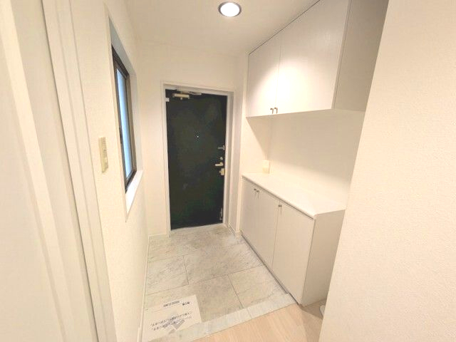 玄関　収納もある玄関です