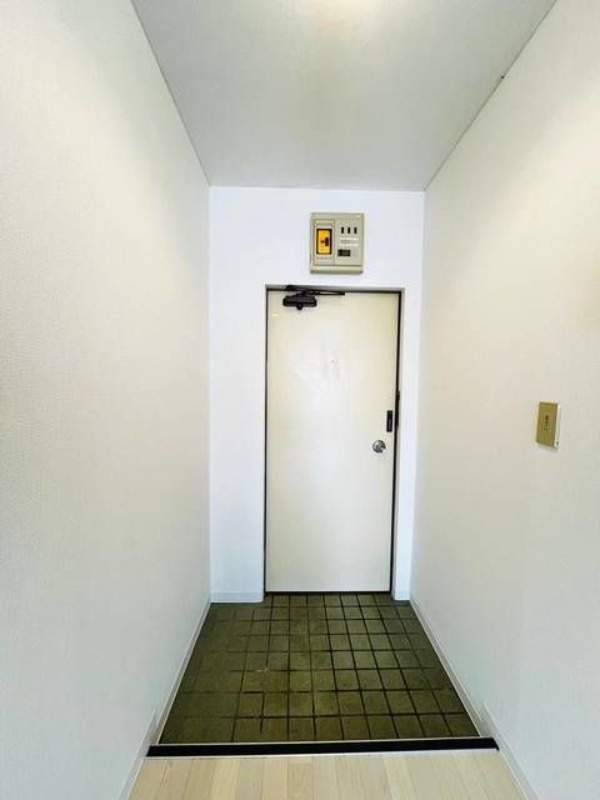 西武秩父線 飯能駅 バス乗車時間：3分 最寄りバス停で下車 徒歩3分 3階建 築39年の玄関写真
