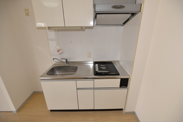 キッチン　この写真は同マンションの他のお部屋のものです