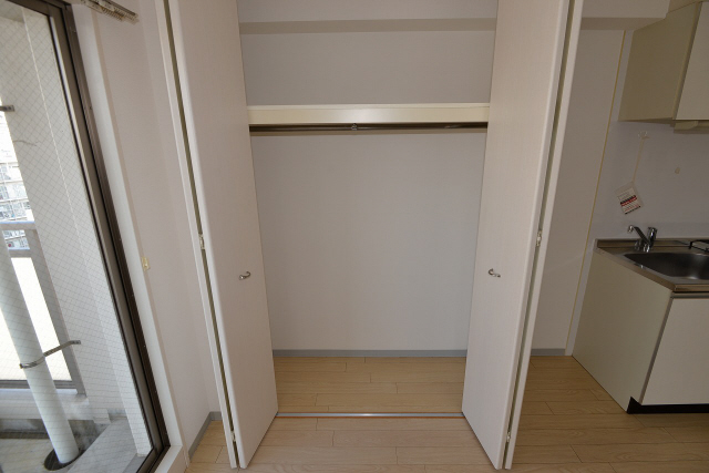 収納　この写真は同マンションの他のお部屋のものです