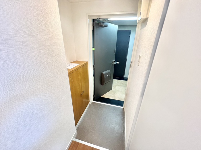 青山ビル本館の玄関写真
