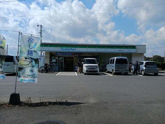 コンビニ　ファミリーマート（コンビニ）まで350m