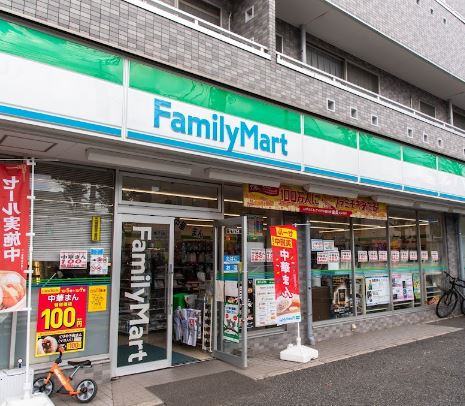 コンビニ　ファミリーマート目黒柿の木坂店（コンビニ）まで451m