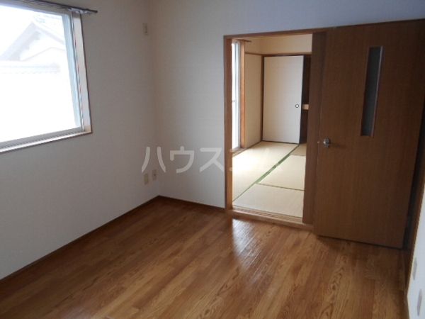 プリミエールタカオの居間写真