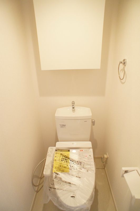 トイレ　別部屋参考写真となります