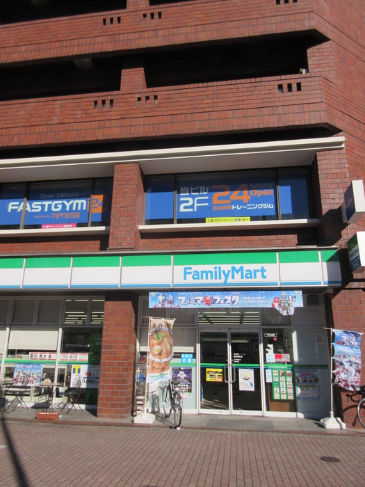 コンビニ　ファミリーマート（コンビニ）まで153m