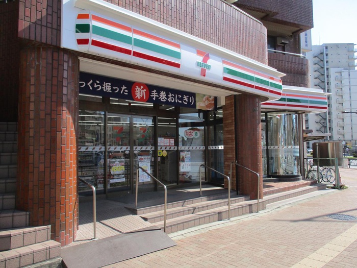 コンビニ　セブンイレブン（コンビニ）まで162m