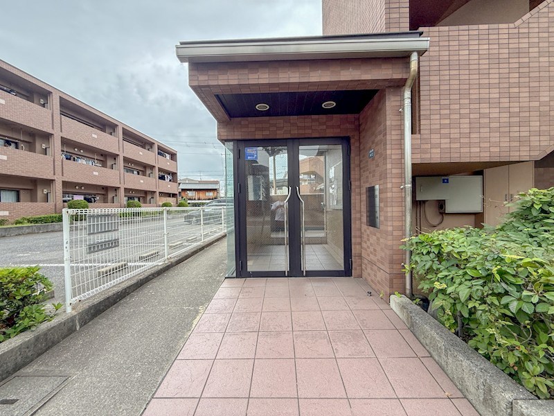 プラザハイツ二ツ屋A棟の外観写真