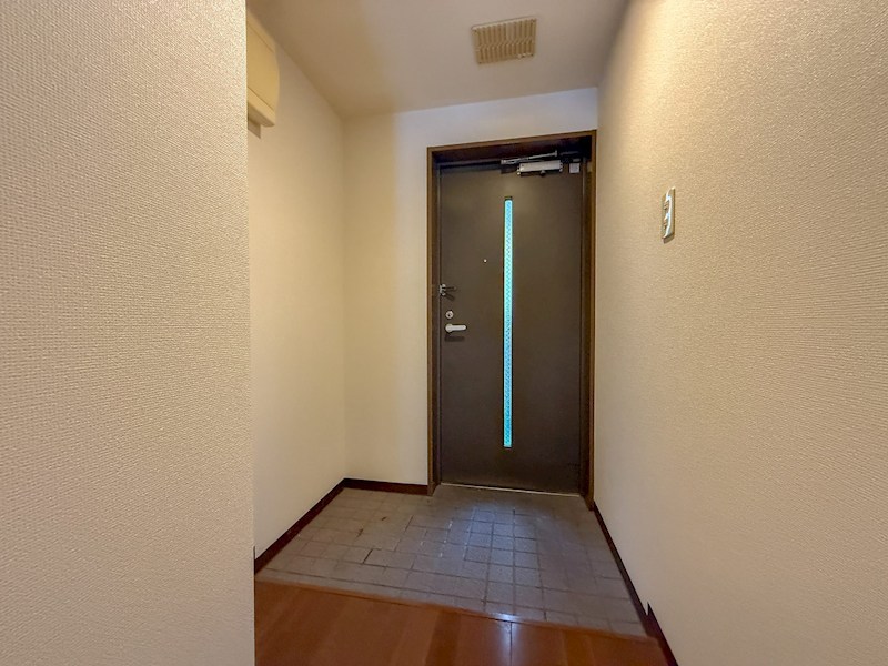 プラザハイツ二ツ屋A棟の玄関写真