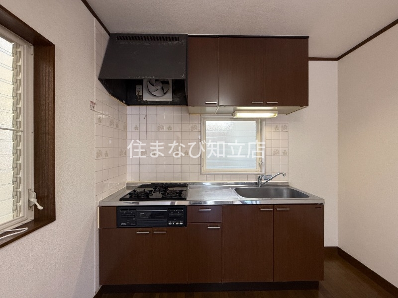 キッチン　同型別部屋写真：側面窓無し