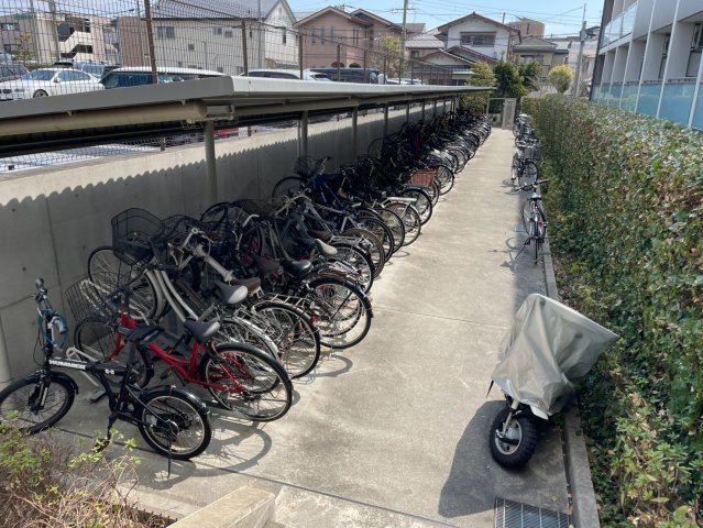 北大阪急行 緑地公園駅 徒歩7分 3階建 築15年の外観写真