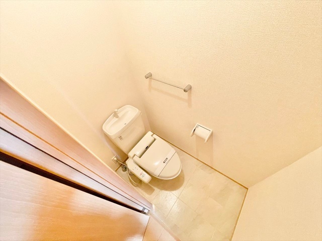 トイレ　同一建物内２０１号室内装写真転載