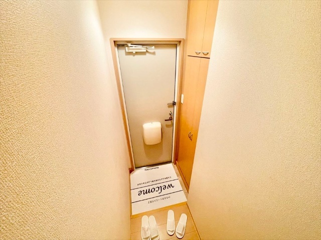 玄関　同一建物内２０１号室内装写真転載