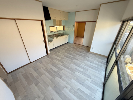 安東7丁目戸建の居間写真