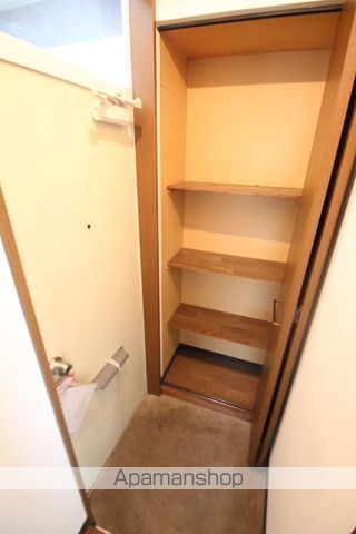 地下鉄東豊線 栄町駅 徒歩9分 3階建 築34年の玄関写真