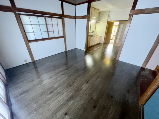 西浦6丁目貸家の居間写真
