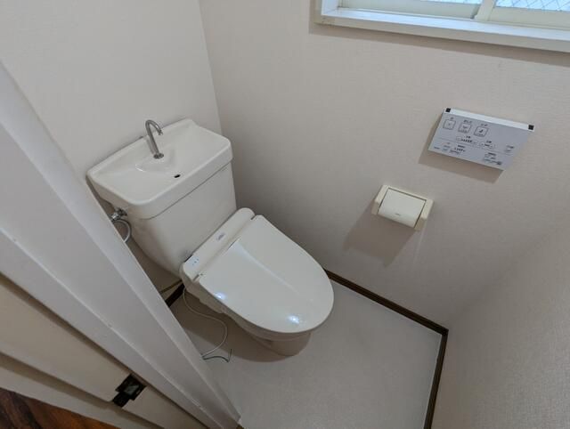 富士見町3丁目貸家のトイレ写真