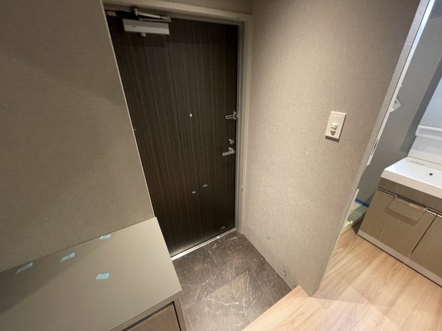 玄関　たっぷりとした収納スペースです