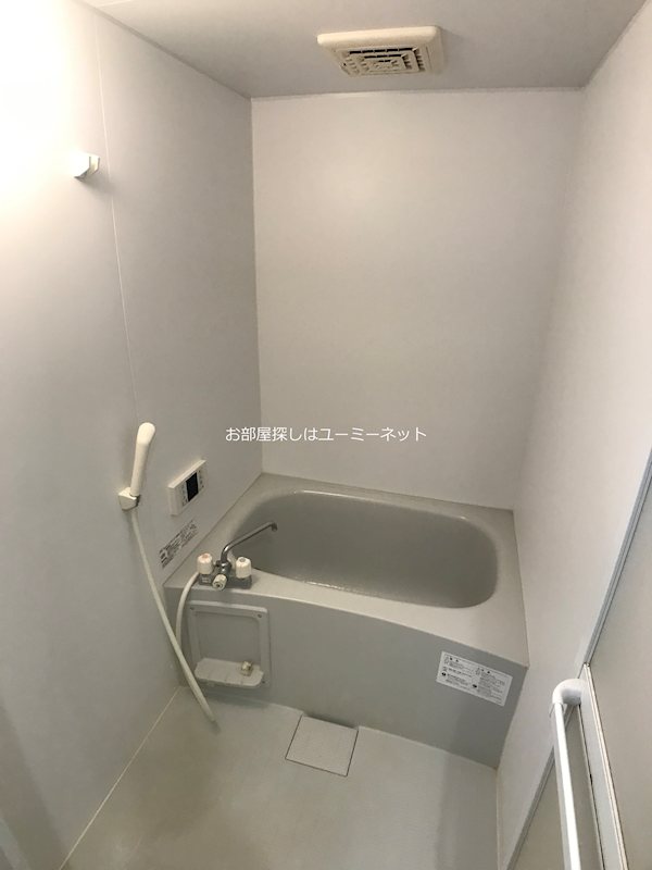 バス・シャワールーム　※写真は反転タイプです。