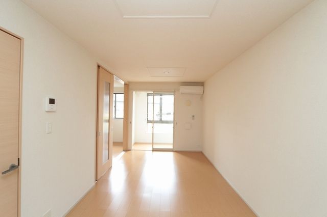 ＪＲ越後線 越後赤塚駅 徒歩5分 2階建 築14年の居間写真