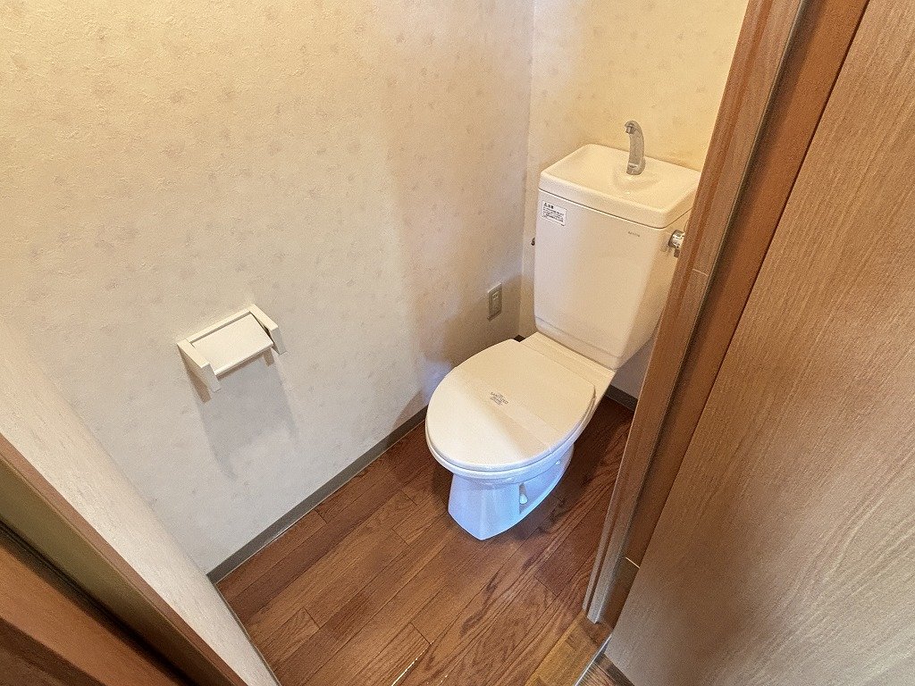 トイレ　トイレ内コンセントあります。