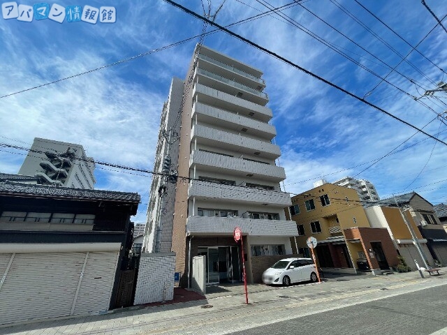 新潟市中央区本町通５番町のマンションの建物外観