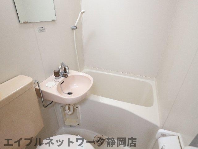 静岡鉄道静岡清水線 日吉町駅 徒歩14分 2階建 築36年の風呂写真