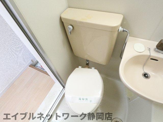 静岡鉄道静岡清水線 日吉町駅 徒歩14分 2階建 築36年のトイレ写真