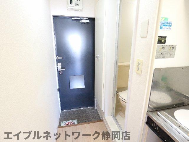 静岡鉄道静岡清水線 日吉町駅 徒歩14分 2階建 築36年の玄関写真