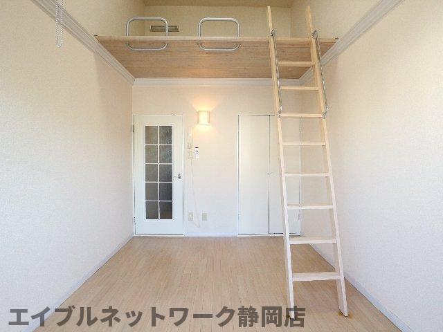 静岡鉄道静岡清水線 日吉町駅 徒歩14分 2階建 築36年の居間写真