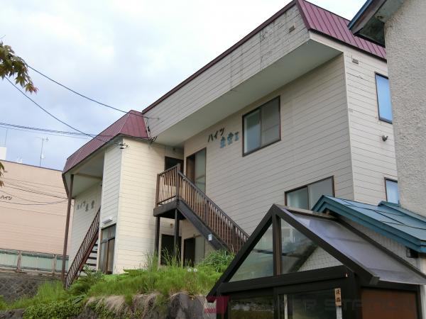 小樽市東雲町のアパートの建物外観