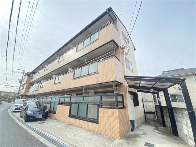 茨木市中村町のマンションの建物外観