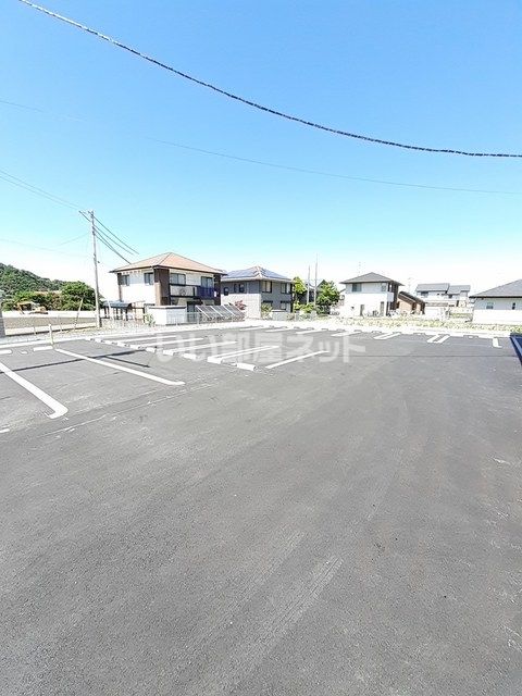 【四国中央市土居町土居のアパートの駐車場】